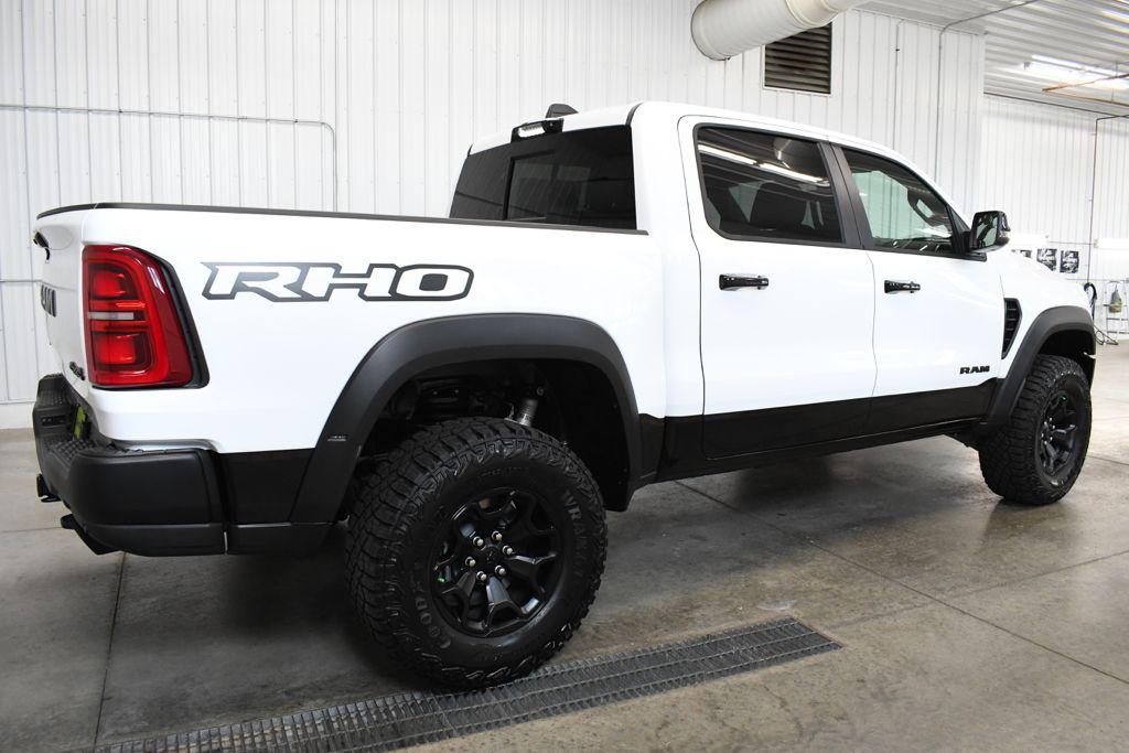 صورة 9 لـ 2026 RAM 1500 RHO CREW CAB 4X4 5'7' BOX