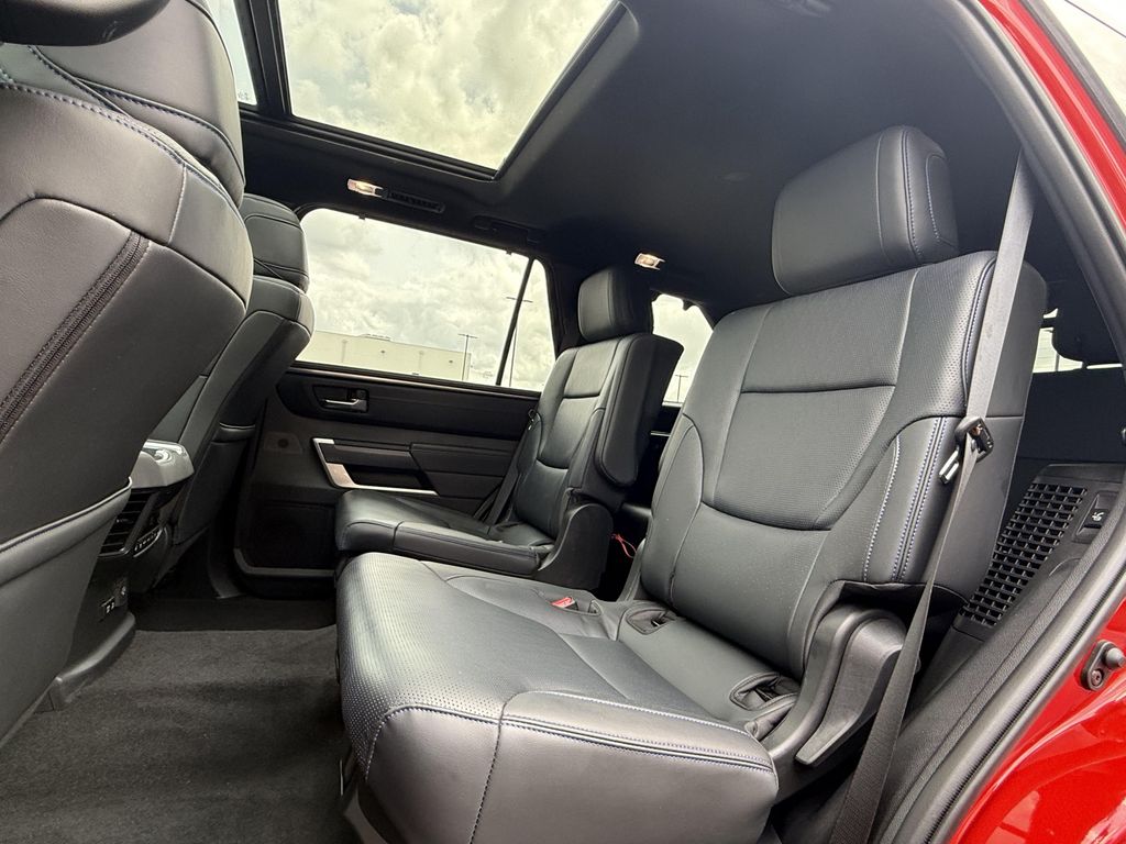 2025 Toyota SEQUOIA PLATINUM — фото 5