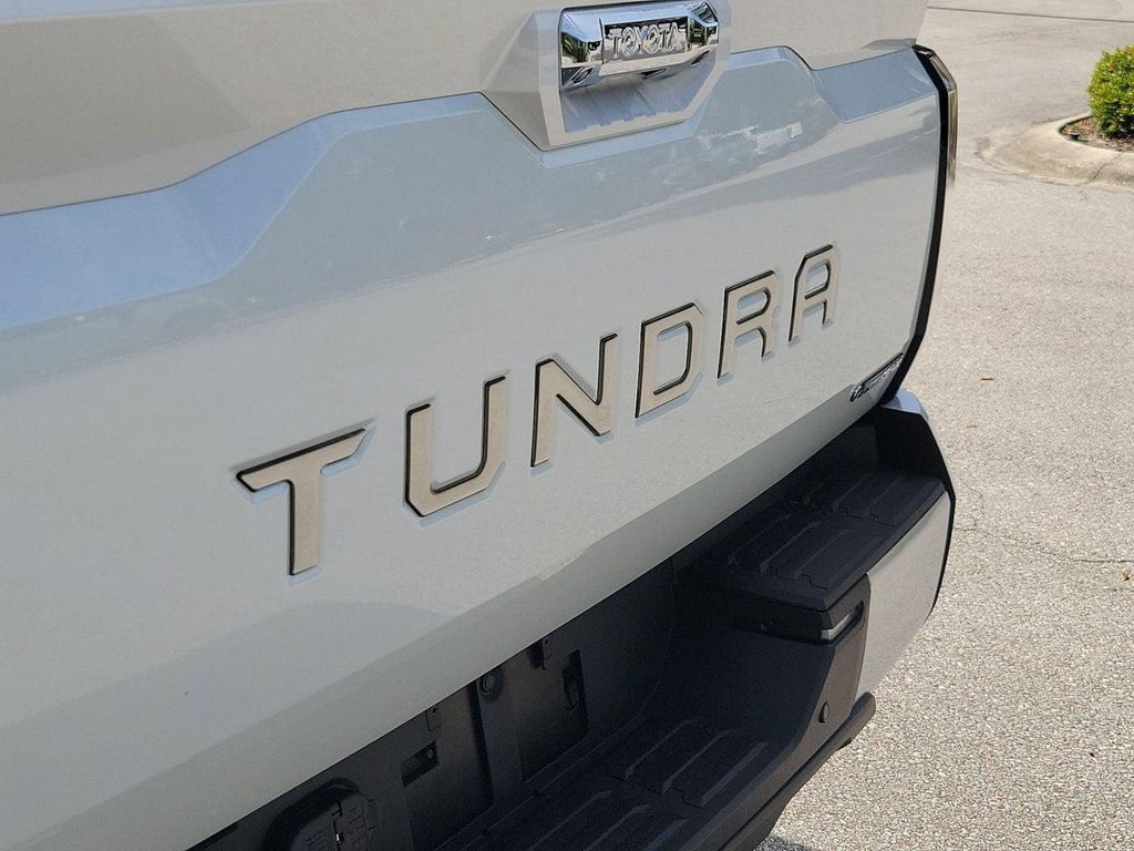 TOYOTA TUNDRA - 6