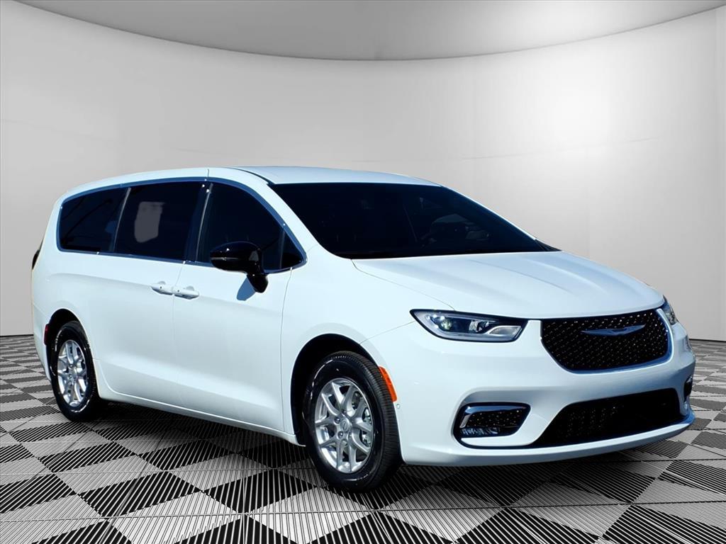New 2026 Chrysler Pacifica Select