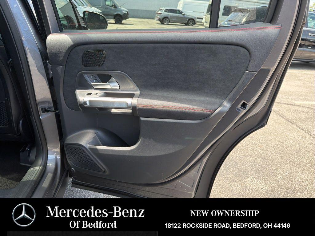 2026 Mercedes-BENZ GLB — миниатюра 25