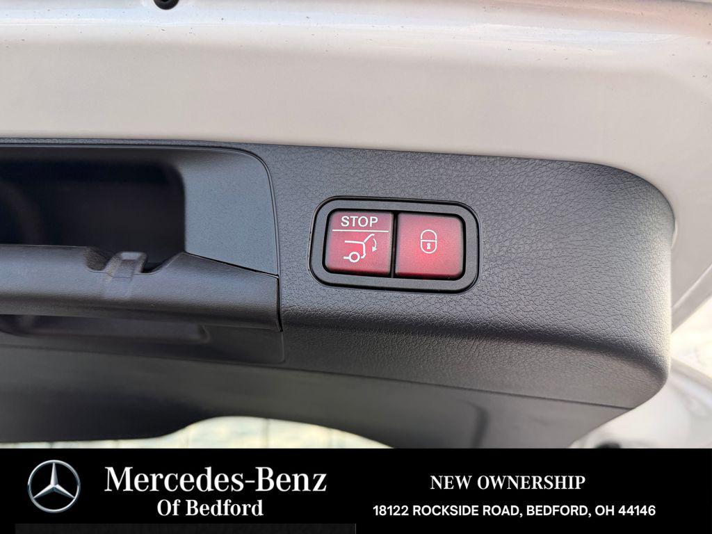 2026 Mercedes-BENZ GLB — миниатюра 25