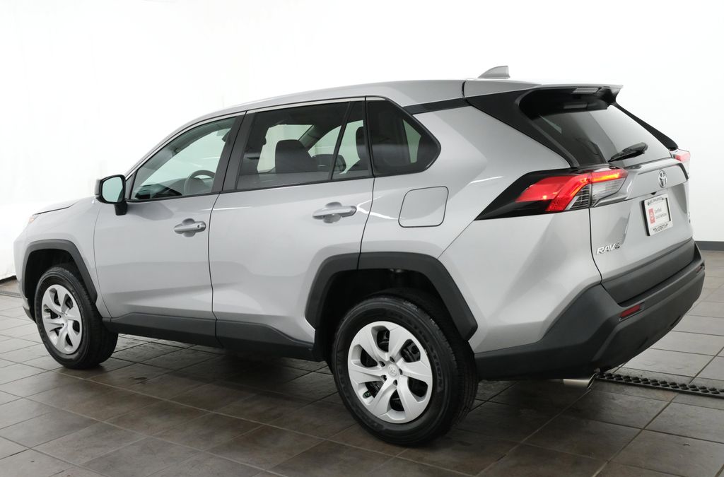 صورة 4 لـ 2024 Toyota RAV4 LE
