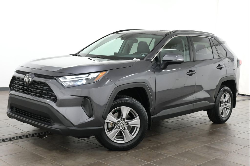 2024 Toyota RAV4 XLE — фото 2