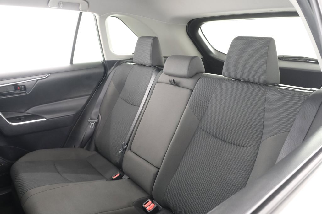 صورة مصغرة 33 لـ 2025 Toyota RAV4 HYBRID SE