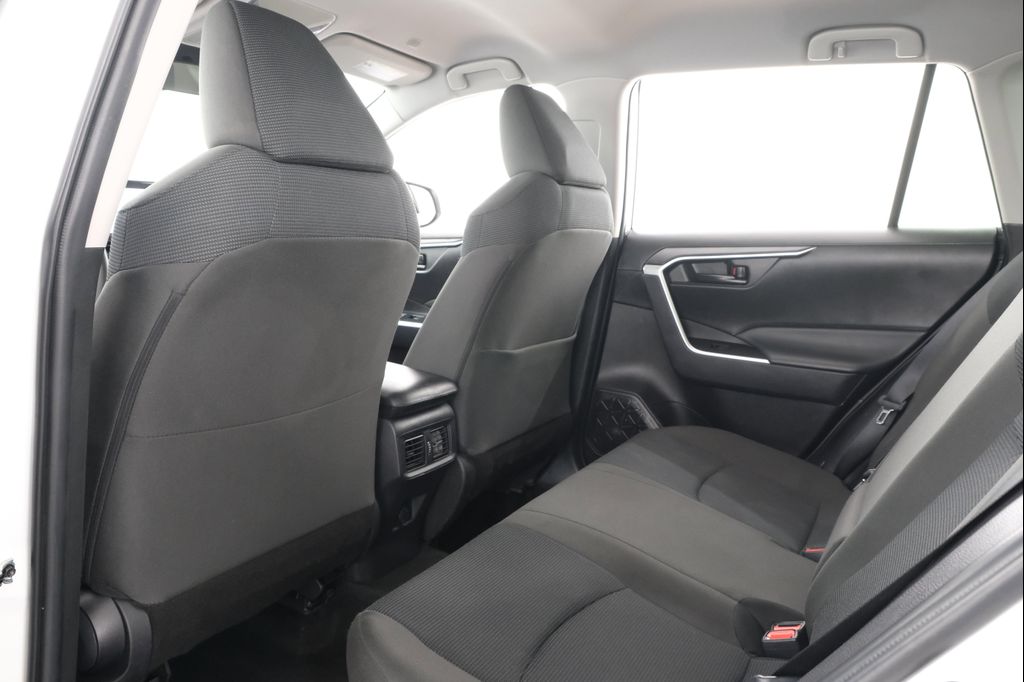 صورة مصغرة 34 لـ 2025 Toyota RAV4 HYBRID SE