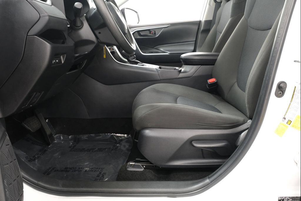 صورة مصغرة 31 لـ 2025 Toyota RAV4 HYBRID SE