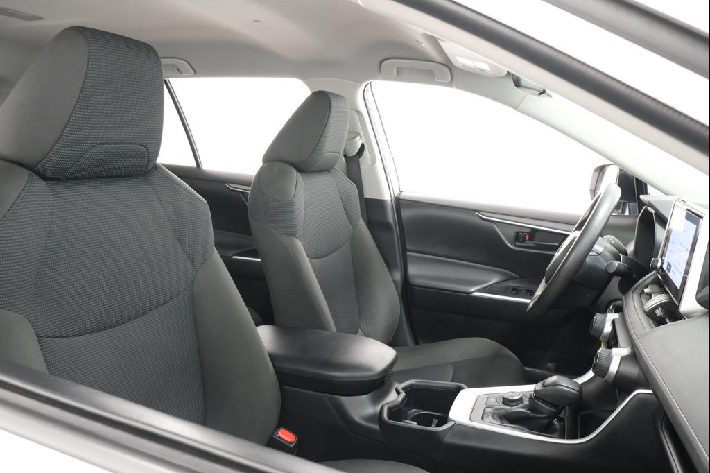 صورة مصغرة 39 لـ 2025 Toyota RAV4 HYBRID SE