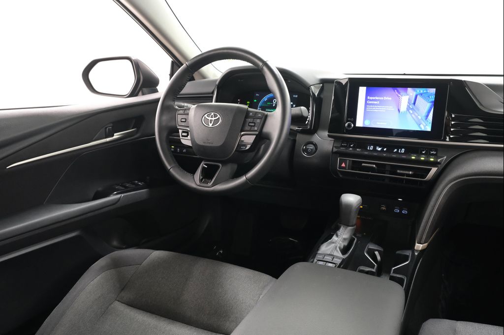 2025 Toyota CAMRY LE — фото 10