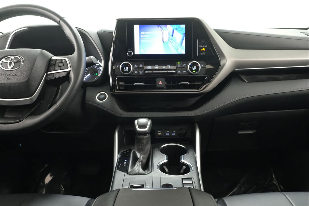صورة 10 لـ 2025 TOYOTA HIGHLANDER XLE