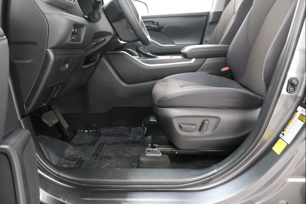 2023 Toyota HIGHLANDER LE 缩略图 31