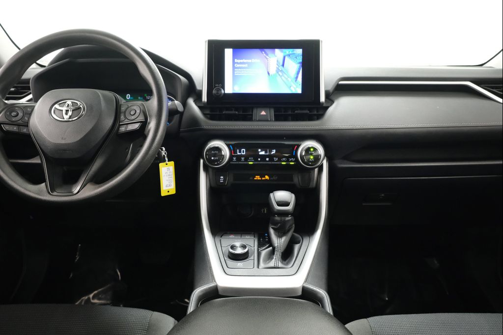 2025 Toyota RAV4 HYBRID LE — фото 10