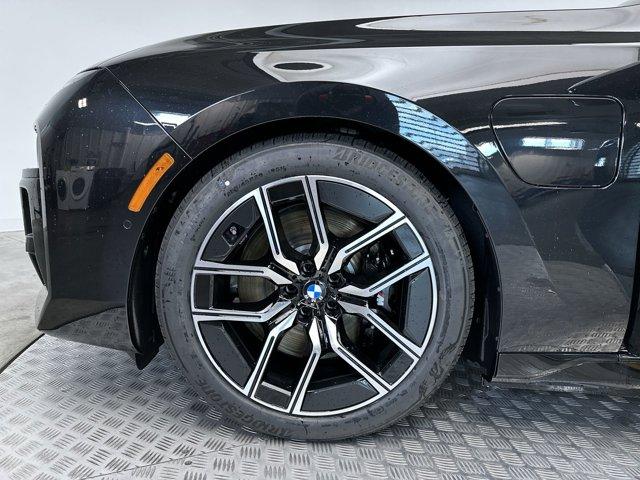 صورة 27 لـ 2025 BMW 750E XDRIVE