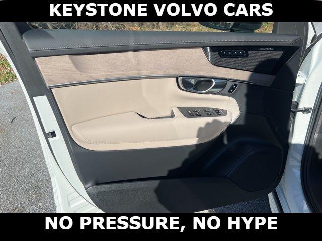 2026 Volvo XC90 B6 ULTRA DARK THEME 7-SEATER — фото 14