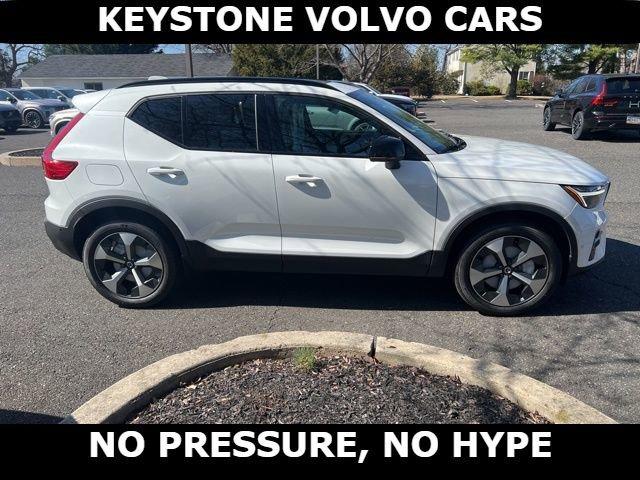 2026 Volvo XC40 B5 PLUS — фото 7