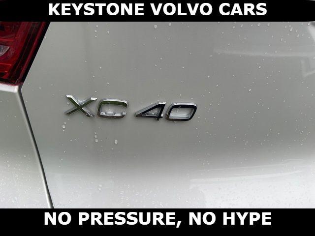 2026 Volvo XC40 B5 PLUS — фото 10