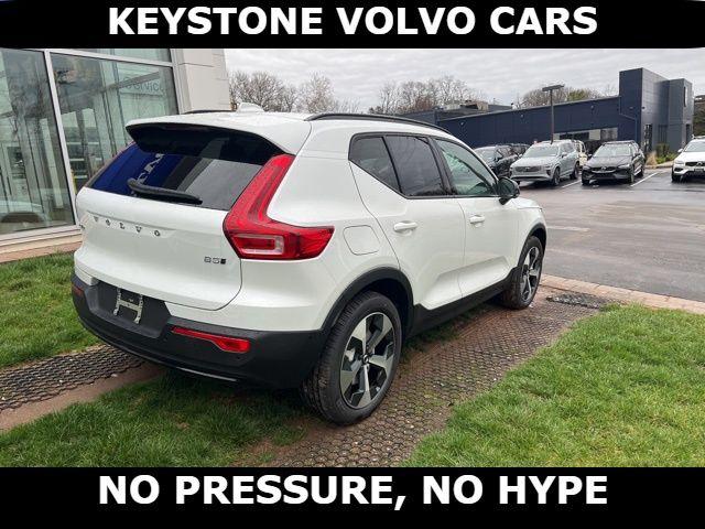 2026 Volvo XC40 B5 PLUS — фото 9
