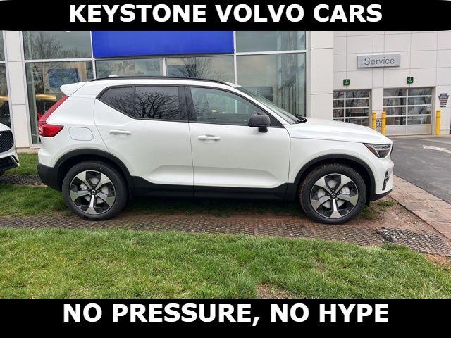 2026 Volvo XC40 B5 PLUS — фото 7