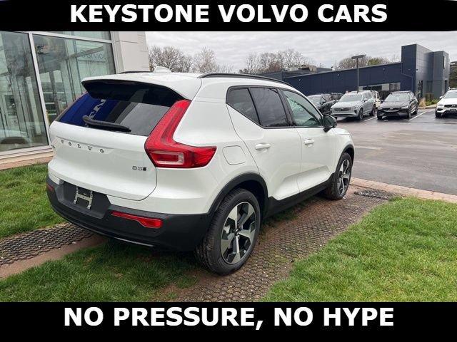 2026 Volvo XC40 B5 PLUS — фото 9