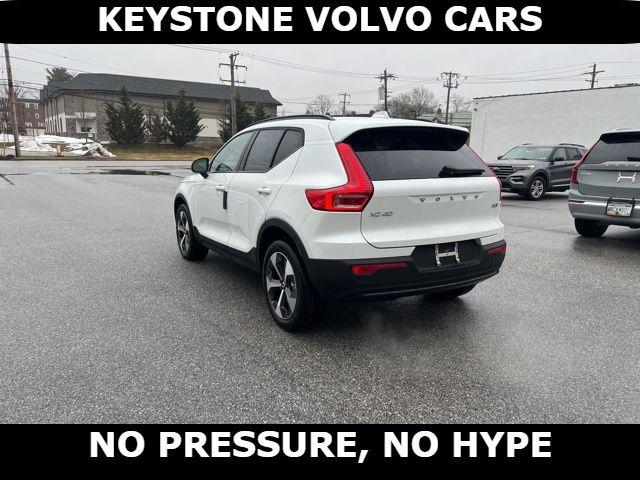 2026 Volvo XC40 B5 CORE — фото 9