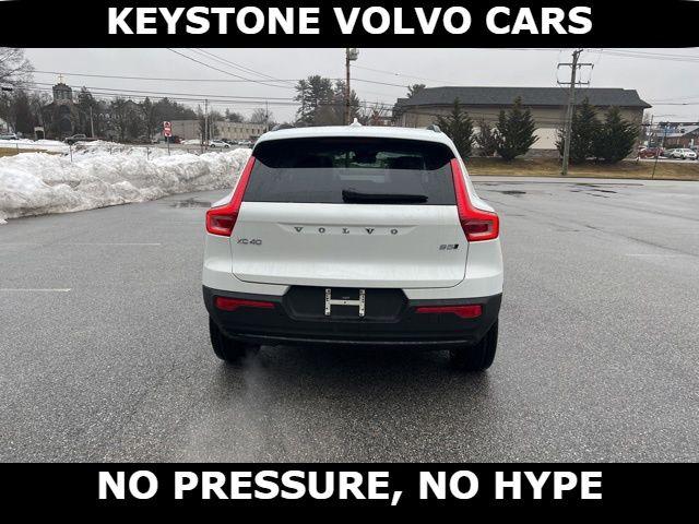 2026 Volvo XC40 B5 CORE — фото 7