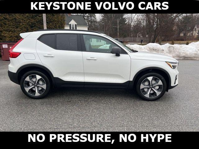 2026 Volvo XC40 B5 CORE — фото 5