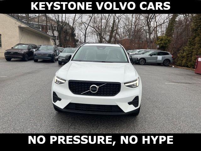2026 Volvo XC40 B5 CORE — фото 2