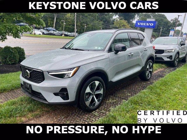 2024 Volvo XC40 B5 Plus Dark Theme