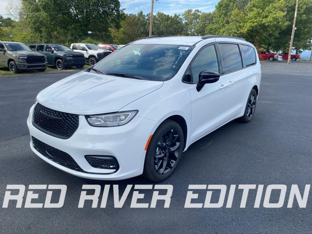 New 2026 Chrysler Pacifica Select