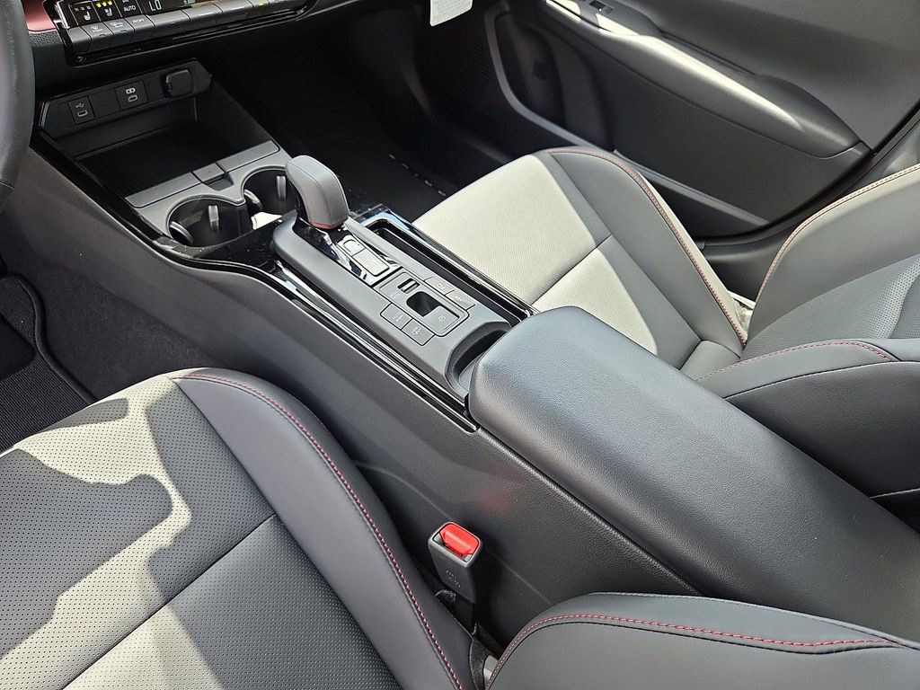 صورة مصغرة 15 لـ 2026 Toyota PRIUS PLUG-IN HYBRID XSE PREMIUM
