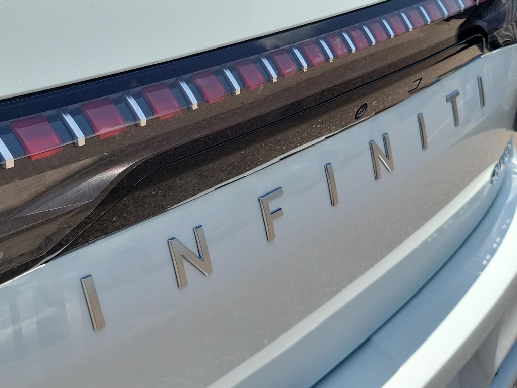 صورة مصغرة 21 لـ 2027 Infiniti QX80 LUXE