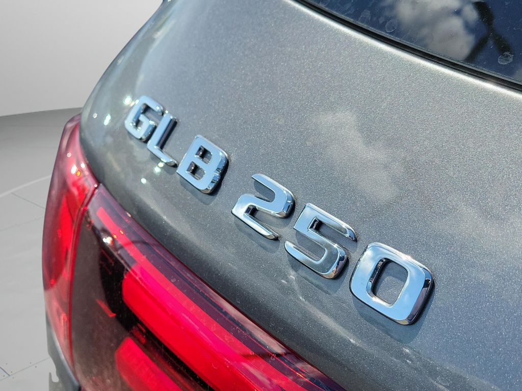 2026 Mercedes-BENZ GLB — миниатюра 29