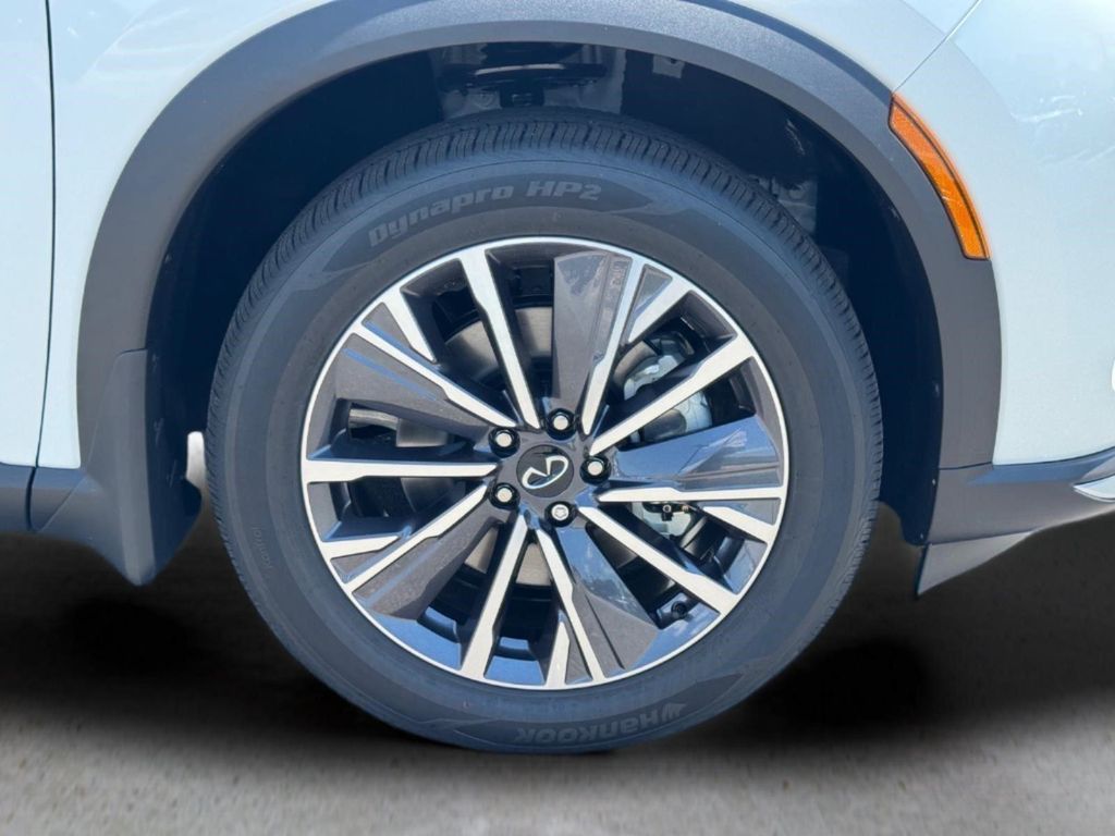 2027 Infiniti QX60 LUXE AWD photo 9