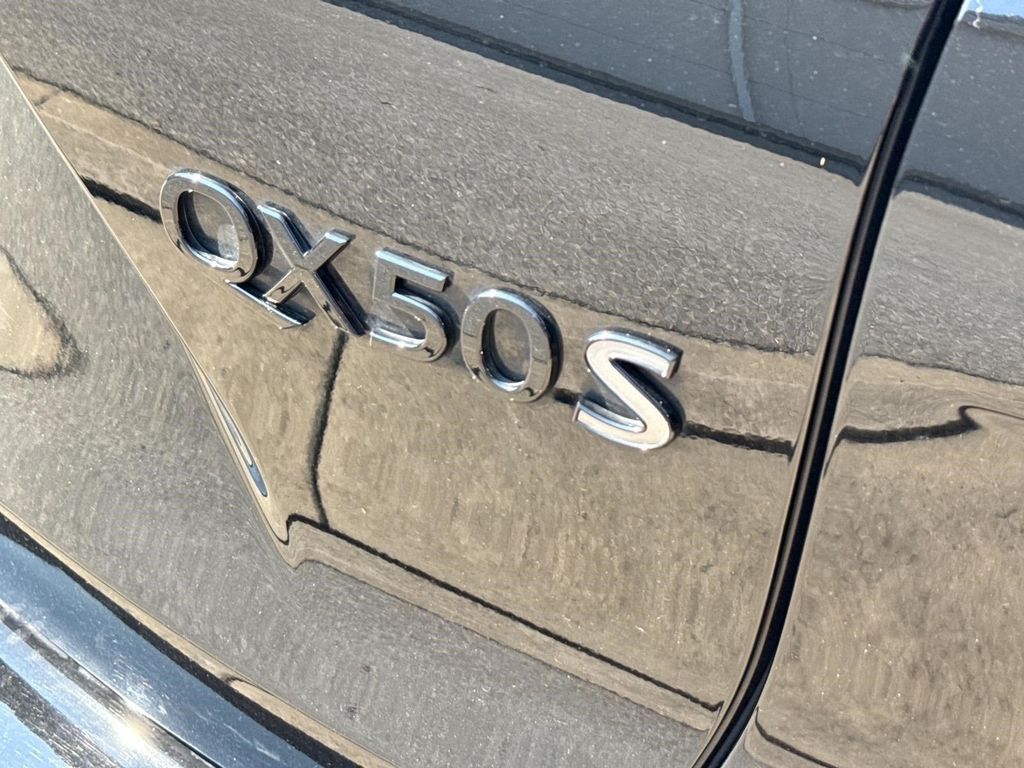 صورة 15 لـ 2024 Infiniti QX50 SPORT