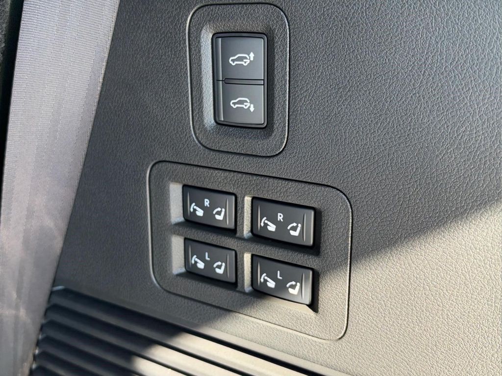 صورة مصغرة 6 لـ 2027 Infiniti QX80 LUXE