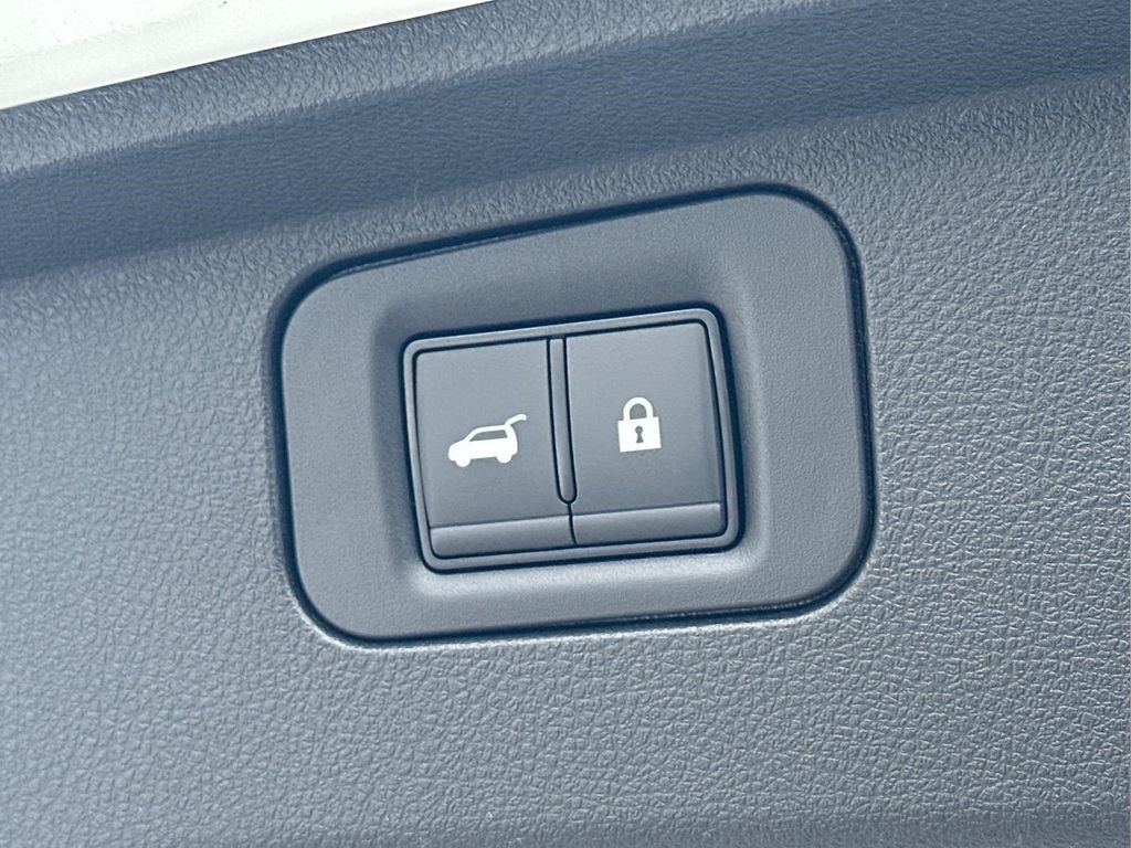 2027 Infiniti QX80 LUXE photo 7