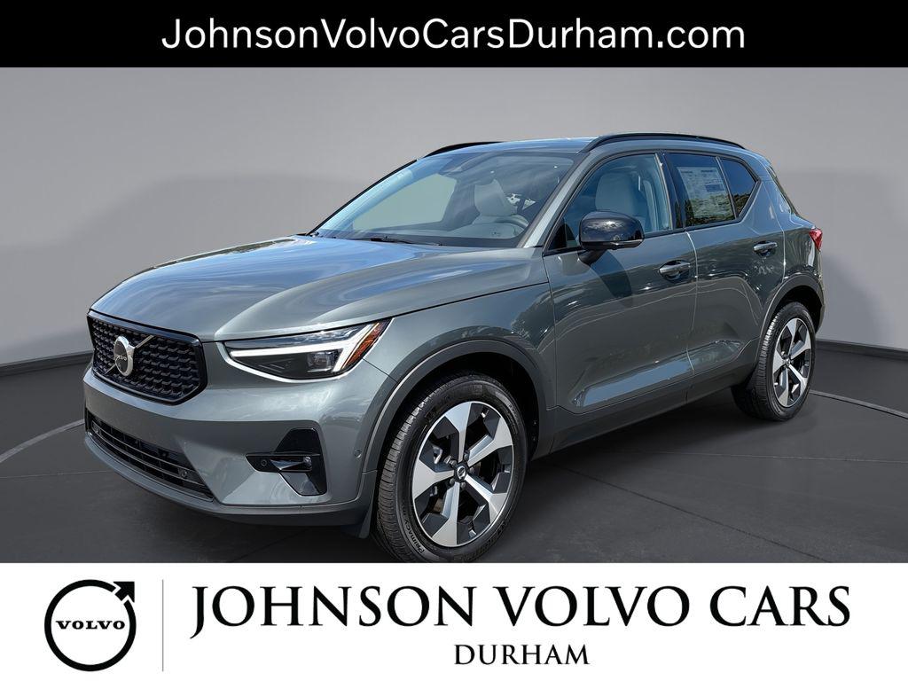 New 2026 Volvo XC40 Plus, B5 AWD Gas (mild hybrid), Dark