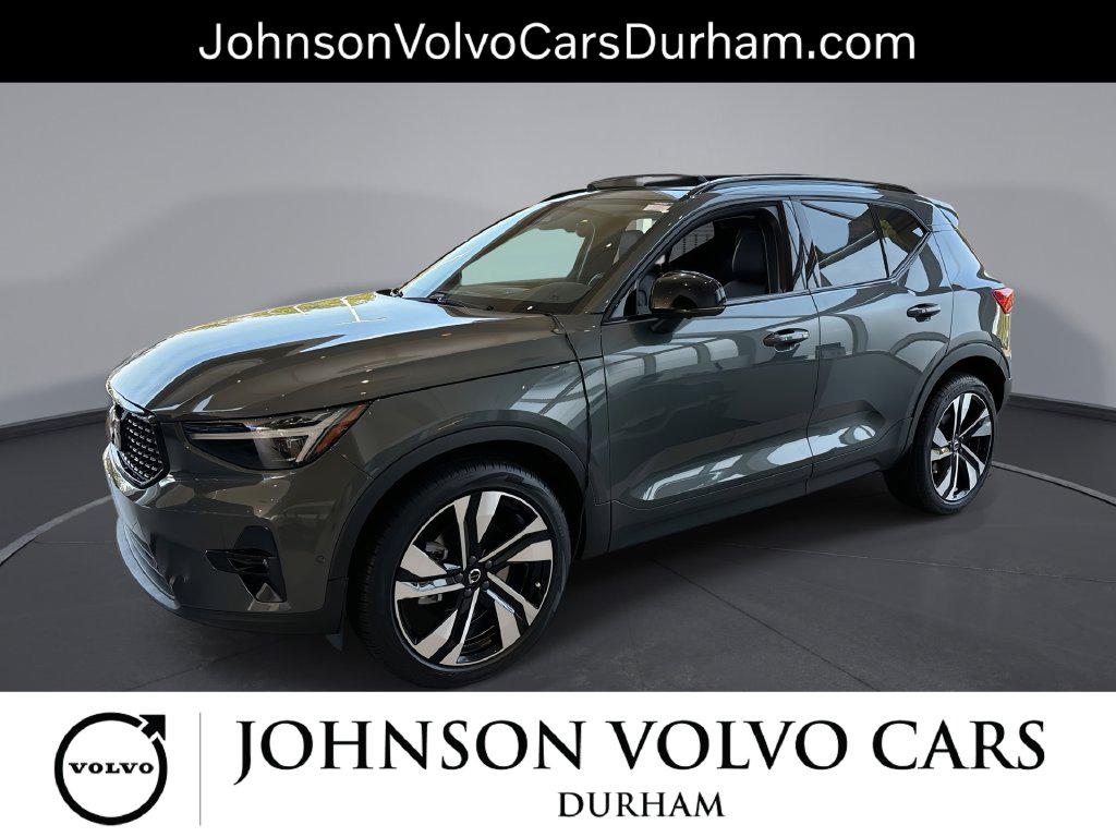 New 2026 Volvo XC40 Plus, B5 AWD Gas (mild hybrid), Dark