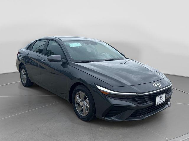 New 2026 Hyundai ELANTRA SE