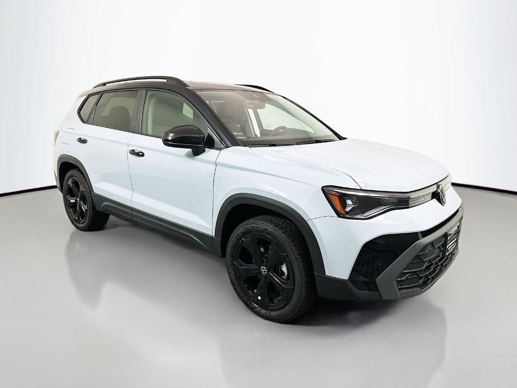 New 2026 Volkswagen Taos 1.5T SE Black