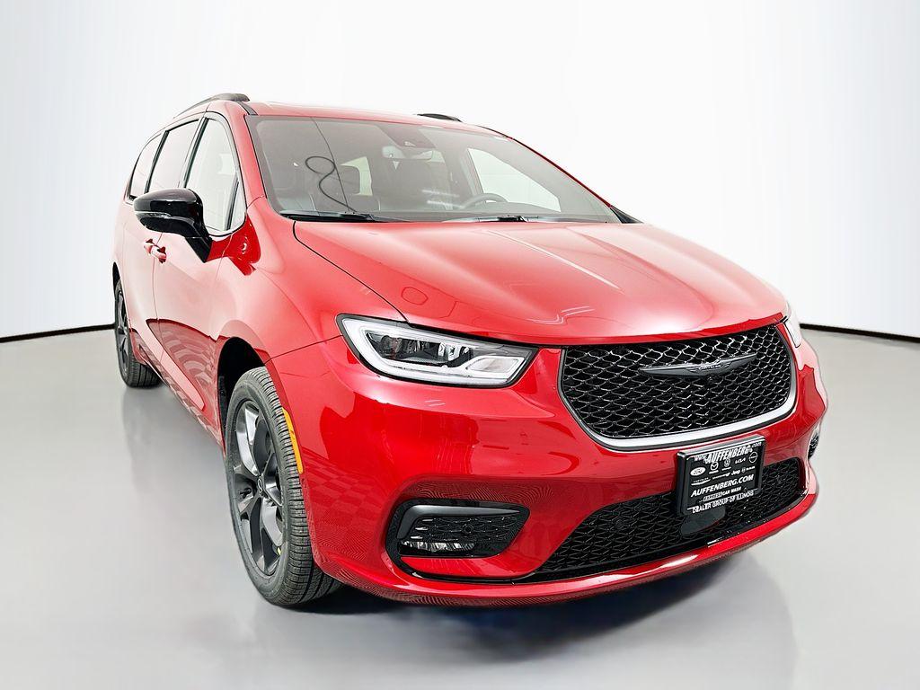 New 2026 Chrysler Pacifica Limited