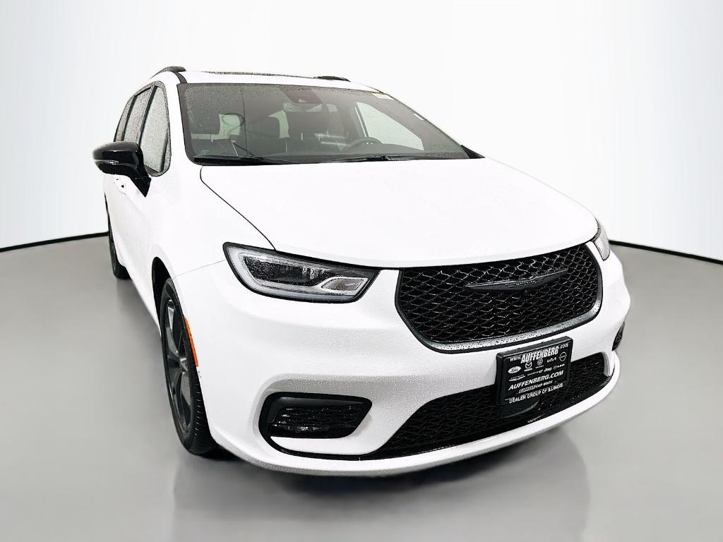 New 2026 Chrysler Pacifica Limited