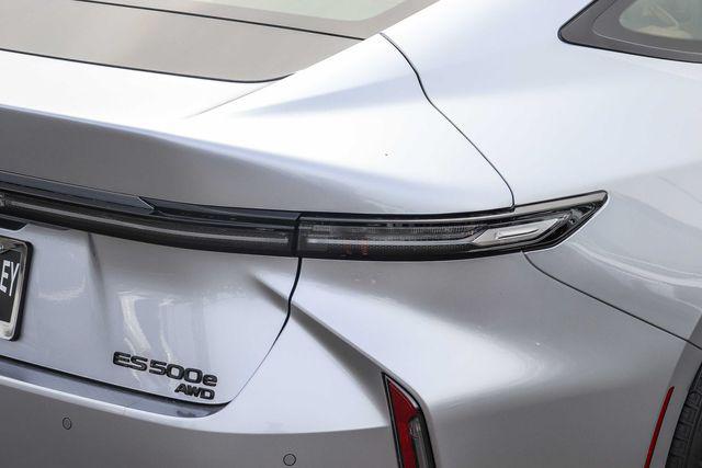 صورة 8 لـ 2026 Lexus ES 500E PREMIUM AWD