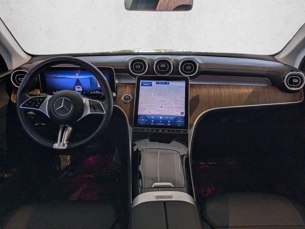 2025 Mercedes-BENZ GLC — миниатюра 18