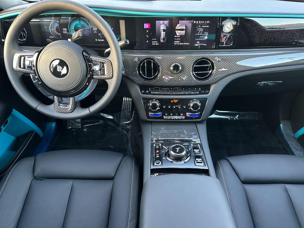 2026 ROLLS-ROYCE GHOST BLACK BADGE — фото 5