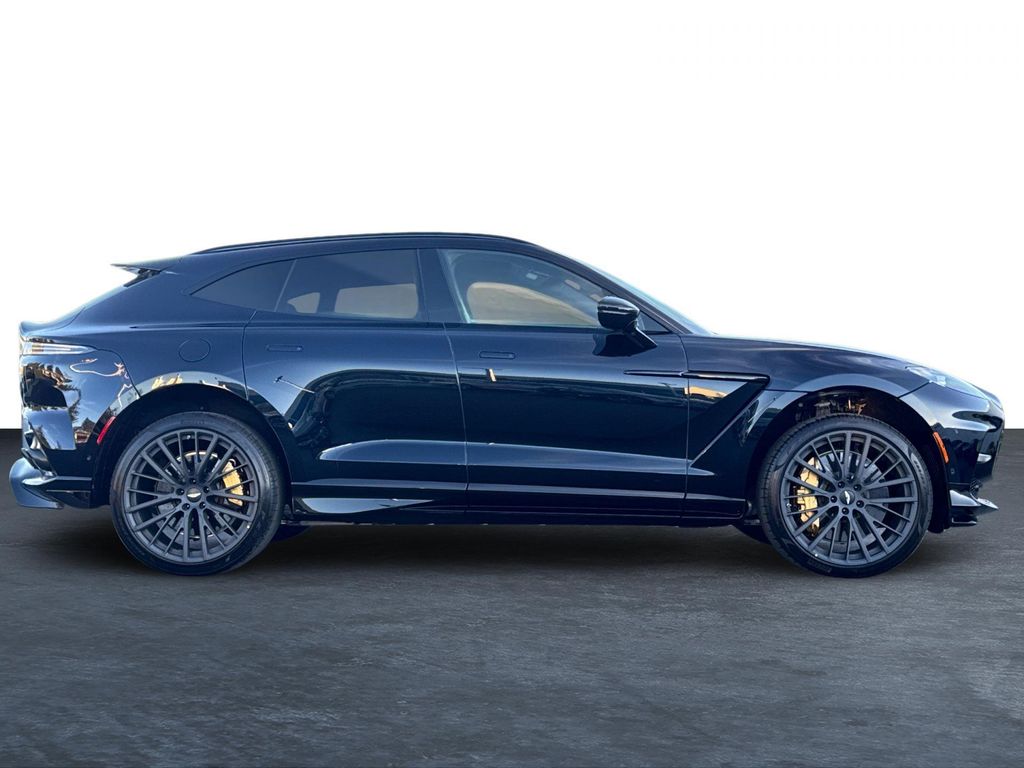 2026 Aston Martin DBX 707 — миниатюра 31