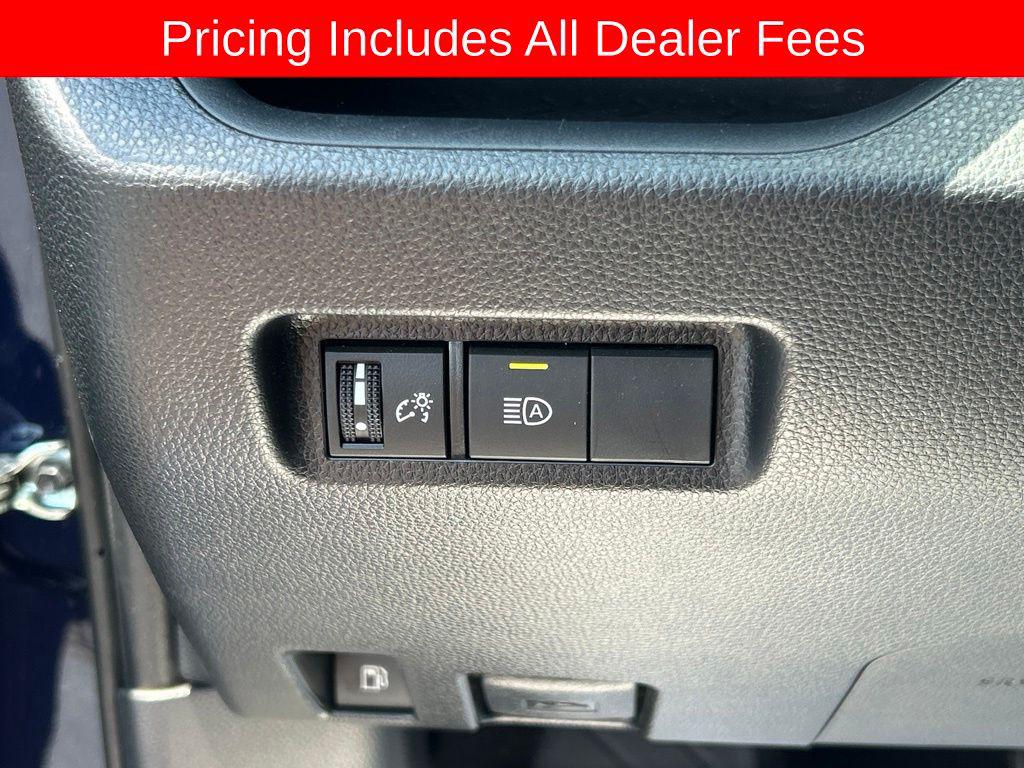 صورة 6 لـ 2025 Toyota RAV4 HYBRID XLE