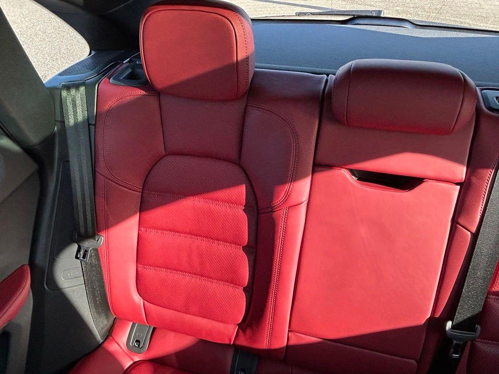 صورة مصغرة 12 لـ 2024 Porsche MACAN