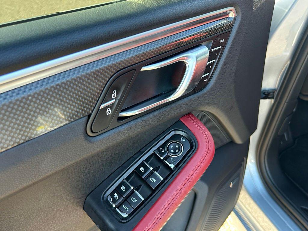 صورة مصغرة 19 لـ 2024 Porsche MACAN