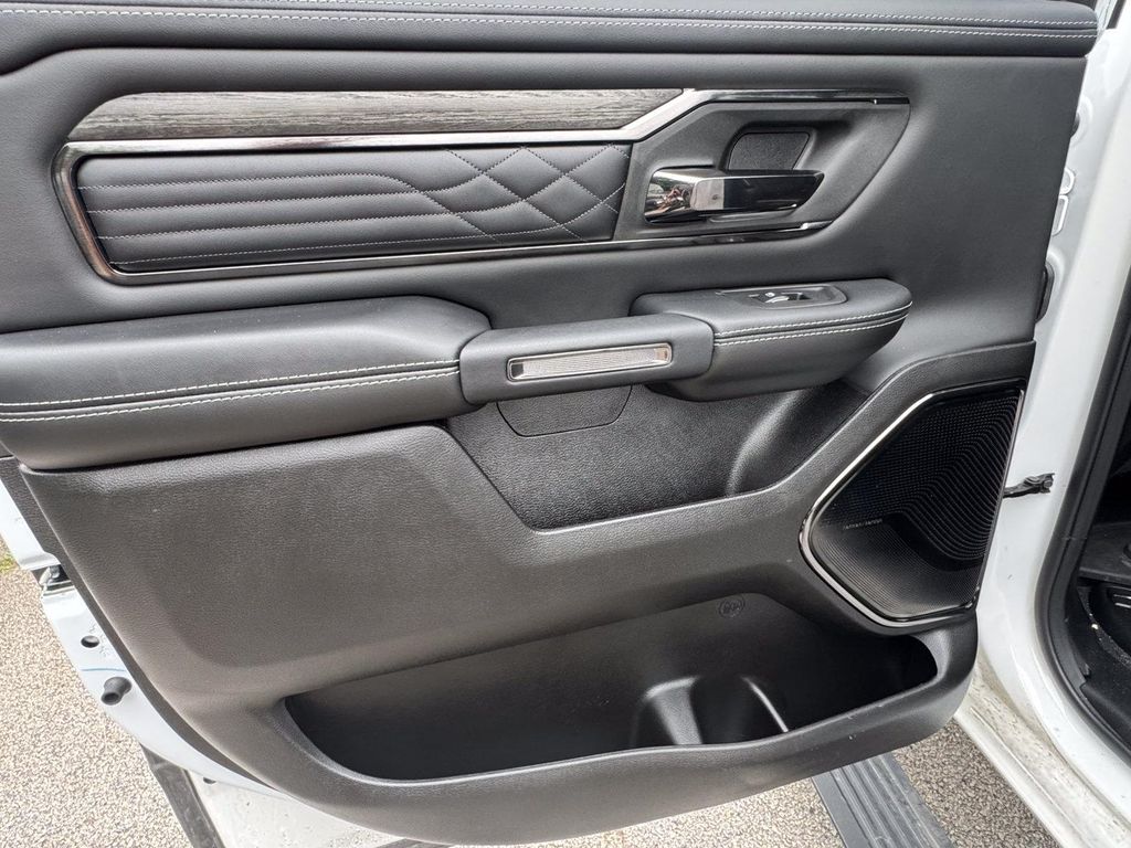 صورة مصغرة 27 لـ 2026 RAM 1500 LIMITED